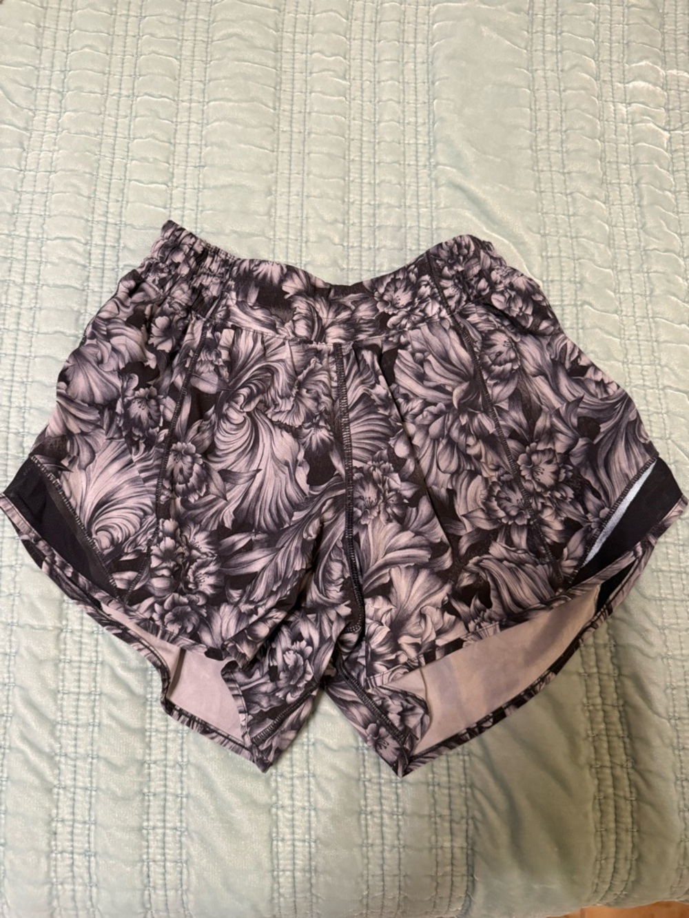 Lululemon Hotty Hot Shorts Size 4 Tall